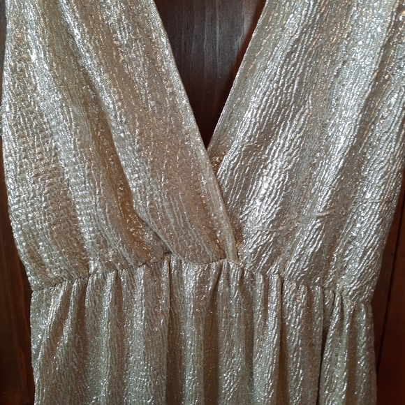 🛍 NWOT Lulu's Looking Radiant Gold Metallic Maxi Dress AD4563LU Size Large - Picture 7 of 14